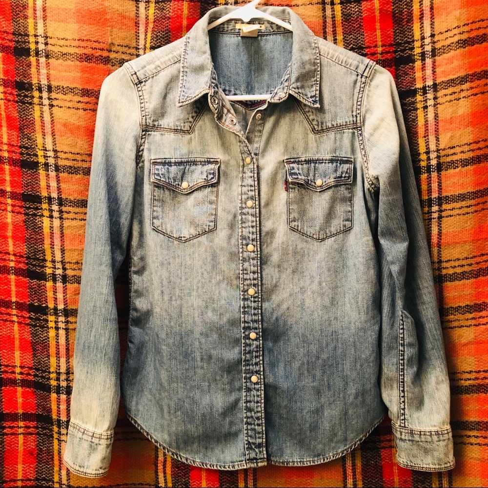 Vintage Levi’s denim pearl-snap shirt